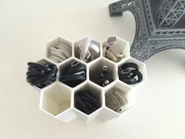 Giá đỡ cáp hình tổ ong cho bàn làm việc - Image 2