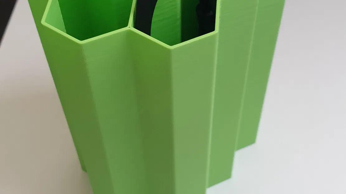 Quản lý cáp Hive lớn hơn cho không gian làm việc rộng rãi - Image 1