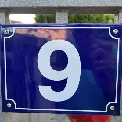 Giá đỡ kẹp biển số nhà bằng PETG