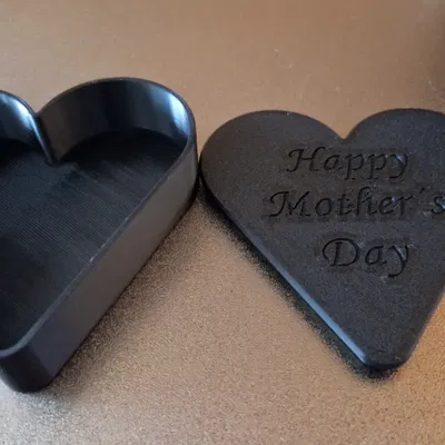 Hộp quà hình trái tim chúc mừng Ngày của Mẹ