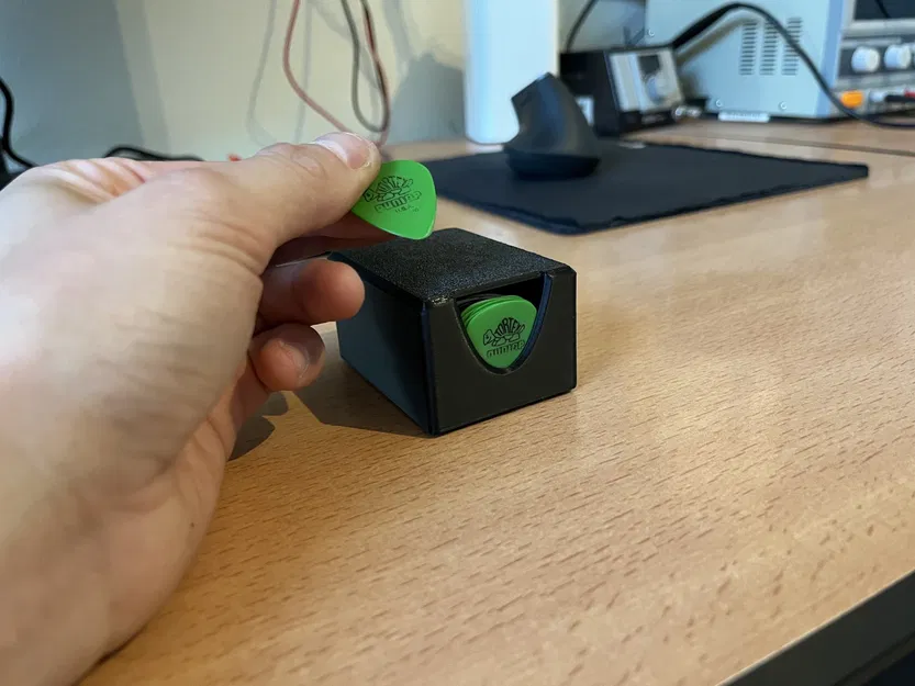 Giá đỡ nhặt đàn guitar nhỏ gọn cho bàn làm việc - Image 1