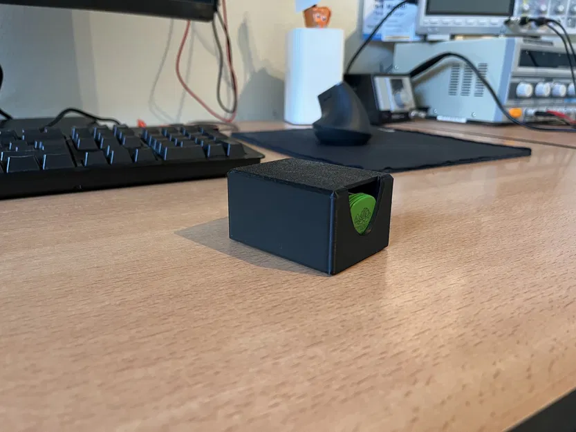 Giá đỡ nhặt đàn guitar nhỏ gọn cho bàn làm việc - Image 3