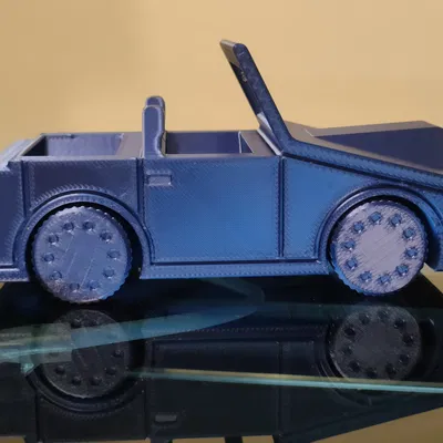 Xe ô tô in tại chỗ với bánh xe chuyển động