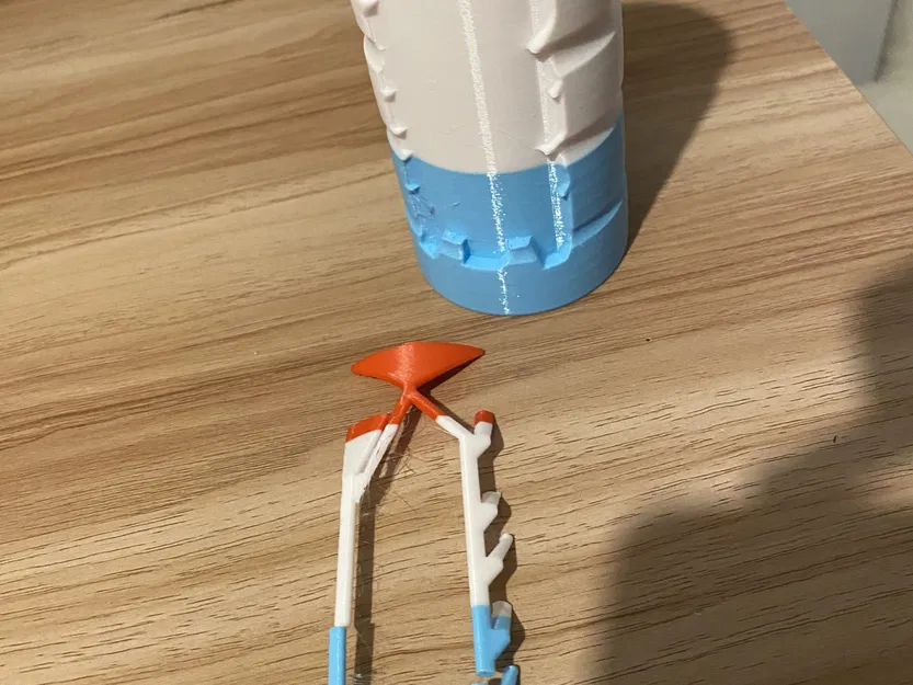 Giá đỡ bút hình chai Prime độc đáo cho văn phòng - Image 4