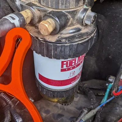 Cờ lê mở khóa lọc nhiên liệu