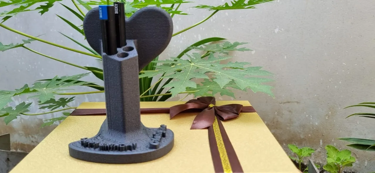Giá đỡ bút đơn giản với 5 lỗ lưu trữ bút yêu thích - Image 1