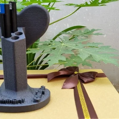 Giá đỡ bút đơn giản với 5 lỗ lưu trữ bút yêu thích