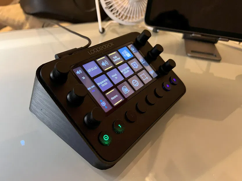 Đế chắc chắn 30º cho Loupedeck Live - Image 1