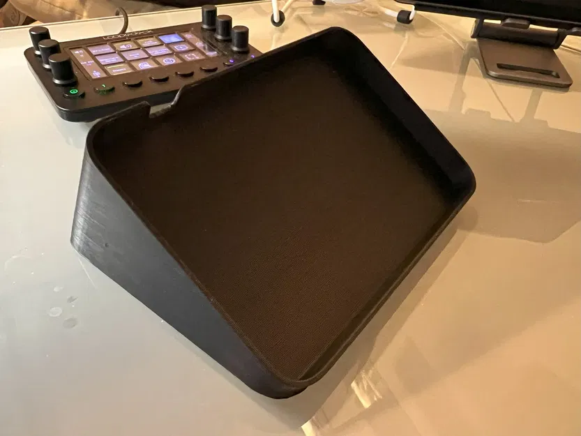 Đế chắc chắn 30º cho Loupedeck Live - Image 3