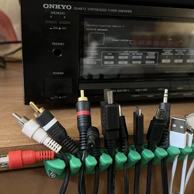 Giá đỡ cáp và dây điện treo tường cho 11 dây