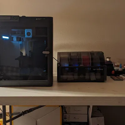 Giá đỡ cho bàn nhựa gập với độ nghiêng hỗ trợ