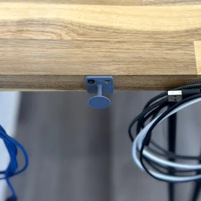 Giá treo cáp với lỗ gắn cho bàn làm việc