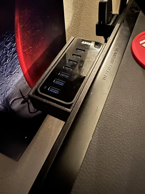 Giá đỡ Anker 7 cổng USB với nam châm gắn bên hông - Image 2