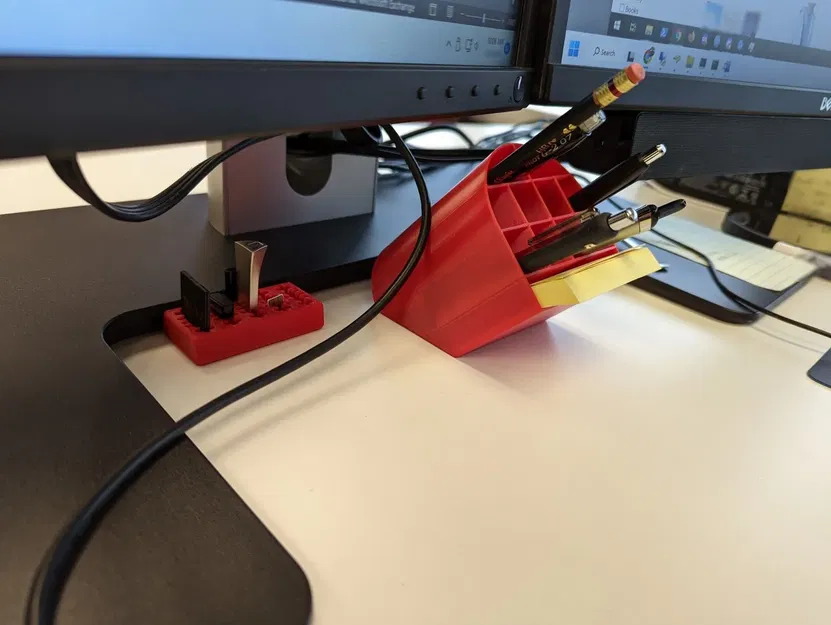 Cốc đựng bút nghiêng đặt dưới màn hình máy tính - Image 2