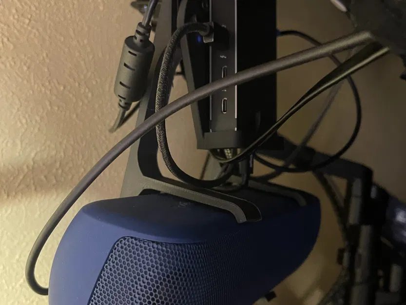 Giá đỡ VESA cho hub Caldigit ThunderBolt 4 - Image 1