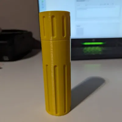 Bút chì đựng tiện lợi với thiết kế chống nước