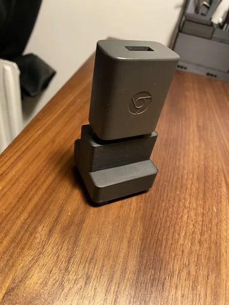 Giá đỡ Gridfinity với đầu cắm EU cho sạc điện thoại - Image 1