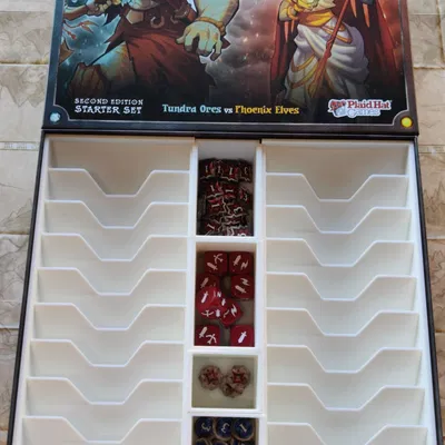 Hộp đựng cho bộ khởi đầu Summoner Wars phiên bản thứ hai