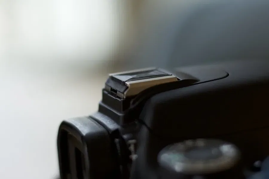 Nắp đậy hot shoe cho máy ảnh Canon EOS - Image 3