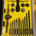 Bộ hộp đựng mũi khoan và khuôn ren DeWALT theo mét - Thumbnail 1
