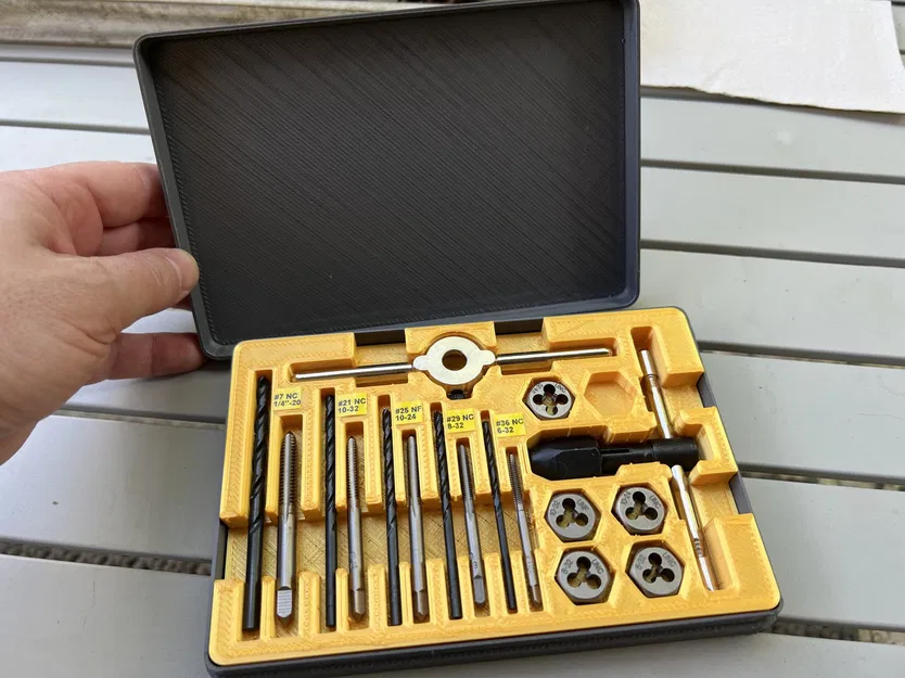 Bộ dụng cụ DeWALT SAE với hộp đựng và nắp kèm lót - Image 1