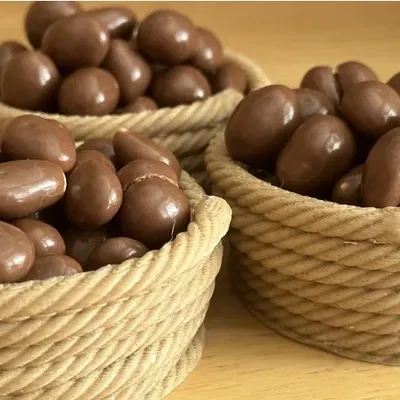 Bát đựng dây thừng cuộn lộn xộn