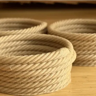 Bát đựng dây thừng cuộn lộn xộn