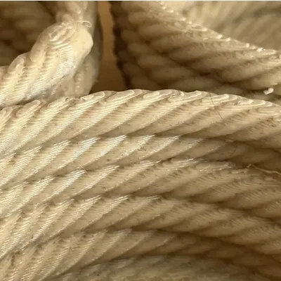 Bát đựng dây thừng cuộn lộn xộn