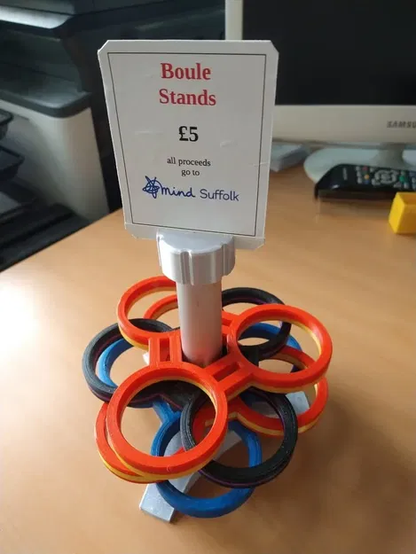 Giá đỡ trưng bày cho bóng pétanque bằng OpenSCAD - Image 1