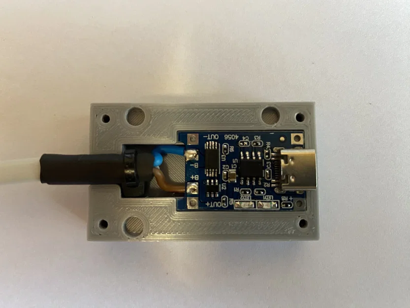 Sạc pin Li-ion 3,7v cho pin 18650 với thiết kế in 3D - Image 6