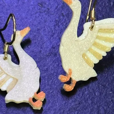 Bông tai ngỗng đa màu sắc với các khoảng dừng