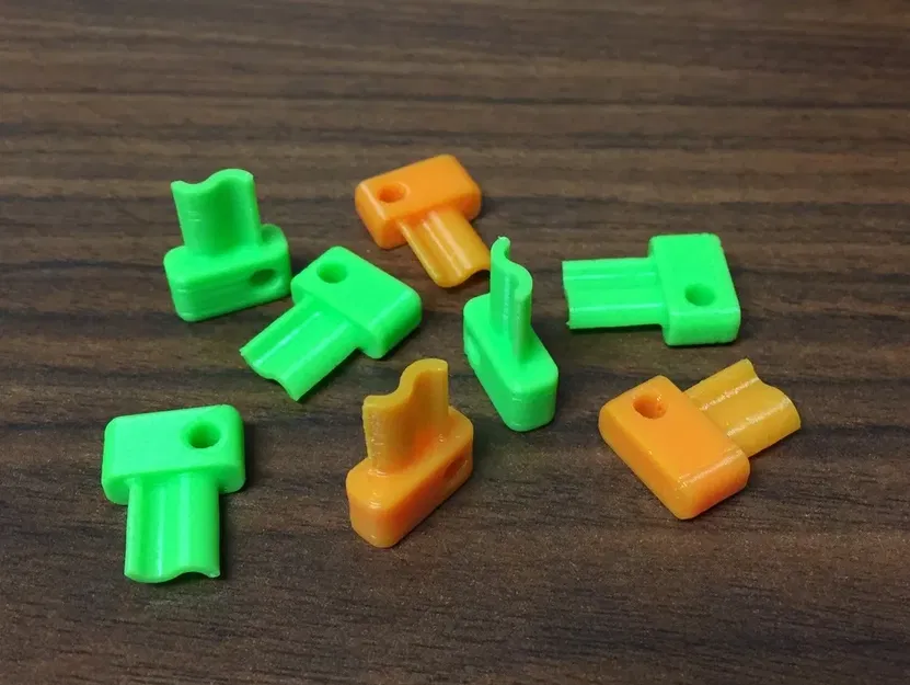 Công cụ mở nắp cho máy phân phối xà phòng GOJO LTX-7 - Image 4