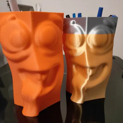 Giá đỡ bút sáng tạo theo phong cách bình hoa