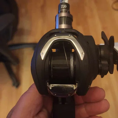 Giá đỡ cuộn cho máy câu cá baitcaster