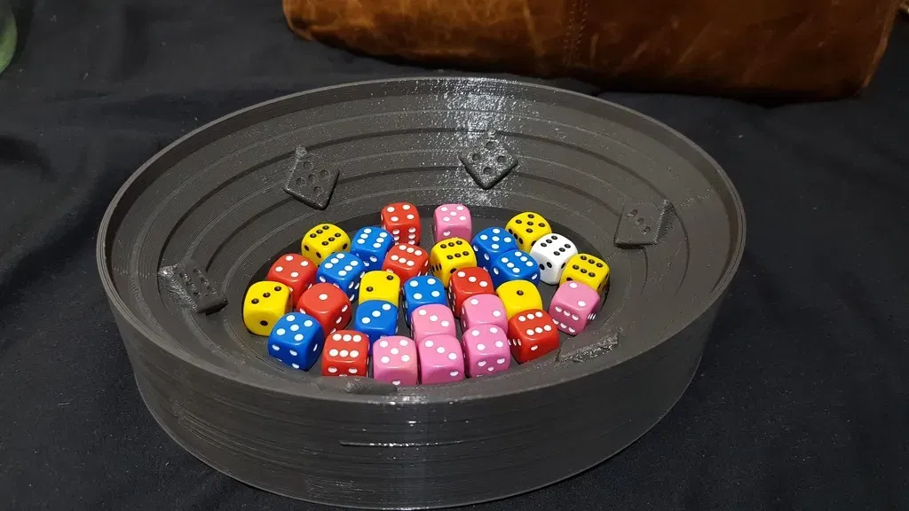 Sân đấu thú vị với xúc xắc và bàn chơi - Image 1