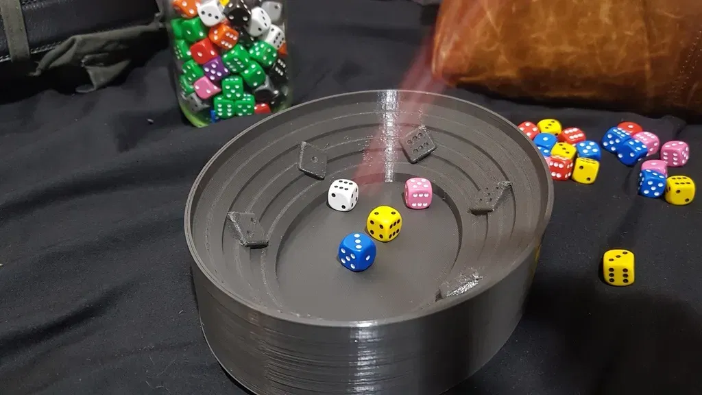 Sân đấu thú vị với xúc xắc và bàn chơi - Image 2