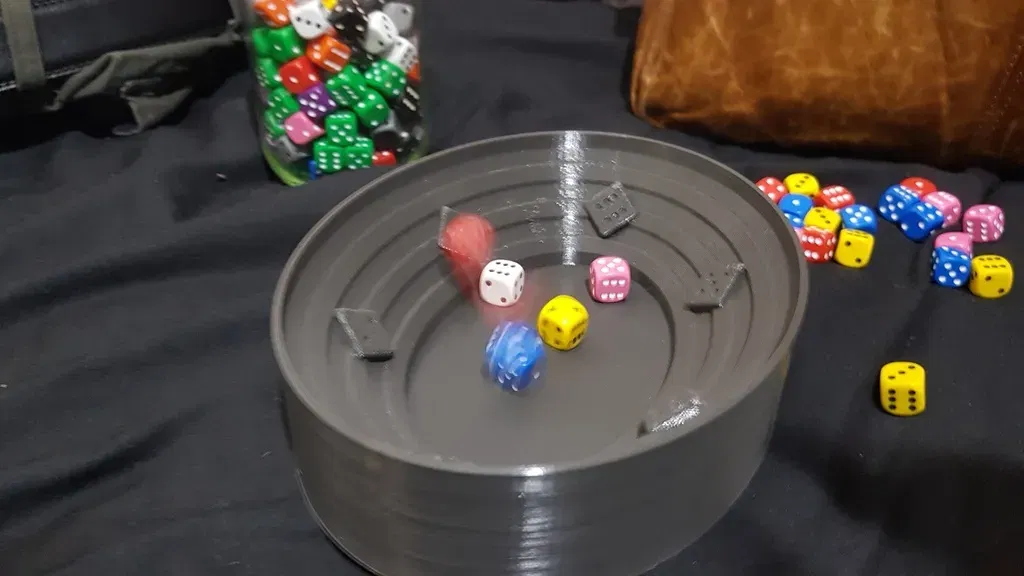 Sân đấu thú vị với xúc xắc và bàn chơi - Image 3