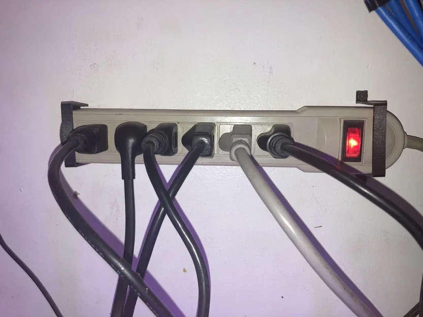 Giá đỡ ổ cắm điện gắn tường cho văn phòng gọn gàng - Image 1