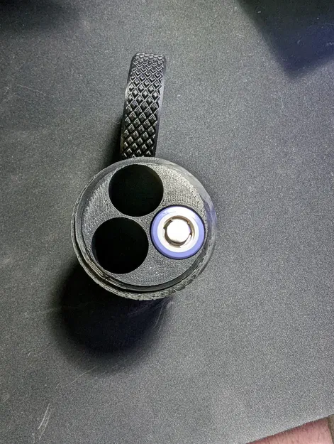 Hộp đựng pin 21700 3 viên với nắp vặn - Image 1