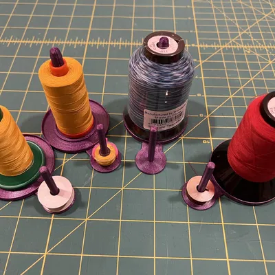 Giá đỡ cuộn chỉ và bobbin tiện lợi cho nghệ nhân