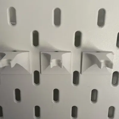 Giá đỡ benchy lắp vào bảng treo SKADIS của IKEA