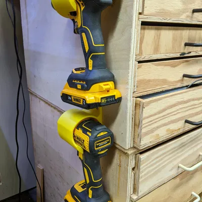 Giá đỡ gắn bên cho máy khoan và vít Dewalt