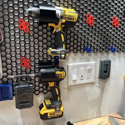 Giá đỡ gắn bên cho máy khoan và máy vặn vít Dewalt