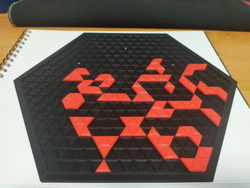 Trò chơi bàn Blokus Trigon với các mảnh ghép đầy màu sắc - Image 3