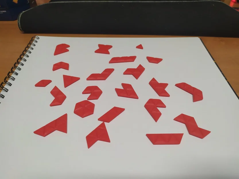 Trò chơi bàn Blokus Trigon với các mảnh ghép đầy màu sắc - Image 5