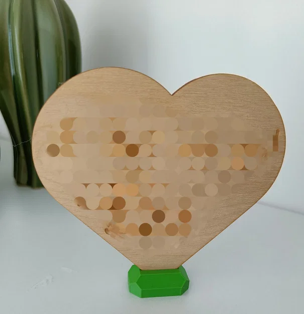 Giá đỡ hình trái tim với lỗ tam giác đơn giản - Image 1