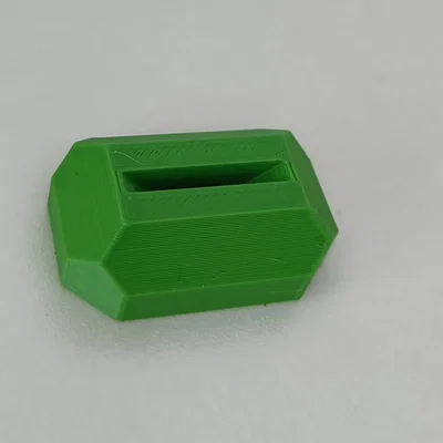 Giá đỡ hình trái tim với lỗ tam giác đơn giản