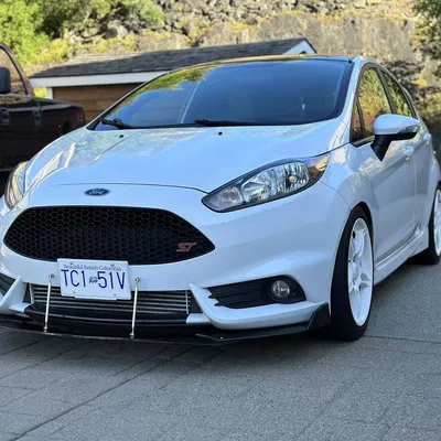 Giá đỡ biển số cho xe Fiesta MK7 ST