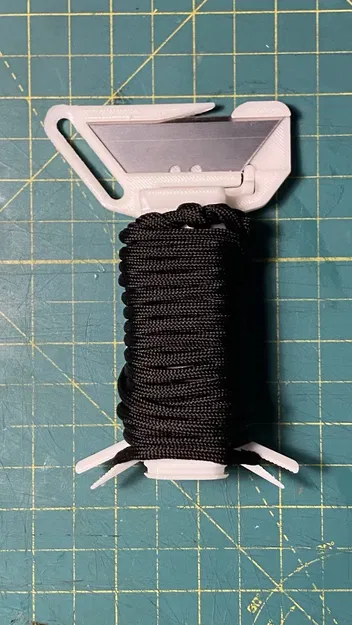 Cuộn dây đa năng với ngăn chứa dao utility và bật lửa - Image 1