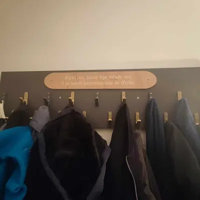 Móc treo quần áo tự làm cho hành lang